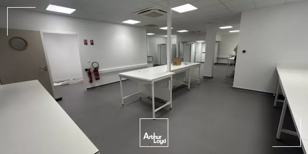 Local commercial de 365 m² à louer à Amiens Sud - Emplacement dynamique avec parking visiteurs