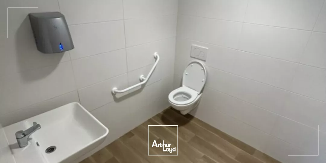 Local commercial de 365 m² à louer à Amiens Sud - Emplacement dynamique avec parking visiteurs