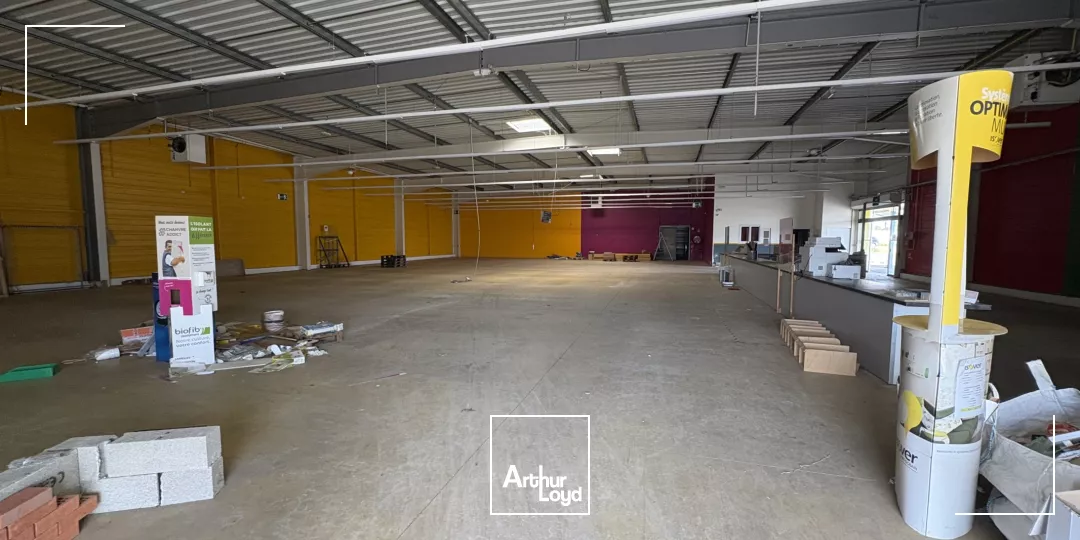 A LOUER LOCAL D'ACTIVITÉ MAIGNELAY-MONTIGNY 1 079 M2 ENV.