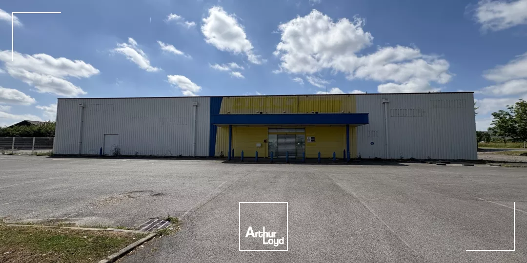 A LOUER LOCAL D'ACTIVITÉ MAIGNELAY-MONTIGNY 1 079 M2 ENV.