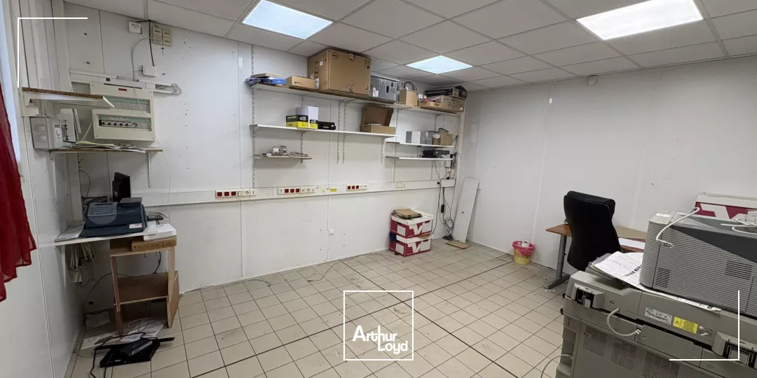 A LOUER LOCAL D'ACTIVITÉ MAIGNELAY-MONTIGNY 1 079 M2 ENV.