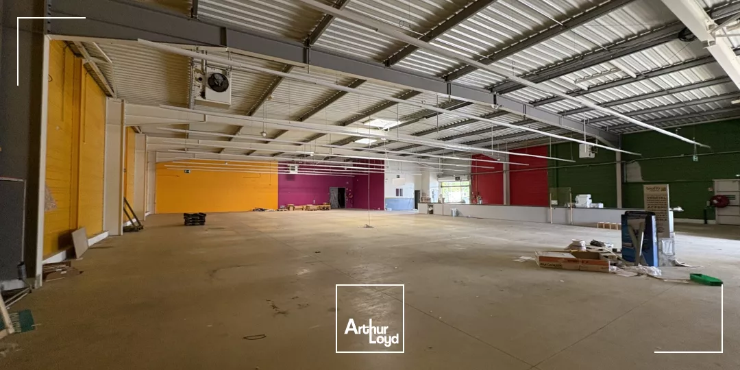 A LOUER LOCAL D'ACTIVITÉ MAIGNELAY-MONTIGNY 1 079 M2 ENV.