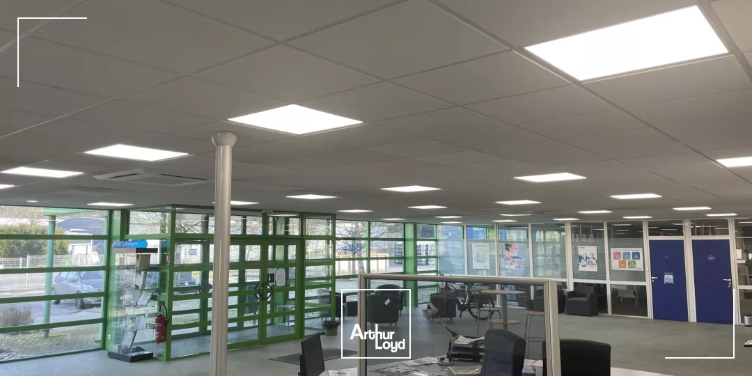 Locaux d'activité à vendre à FLEURINES 60700