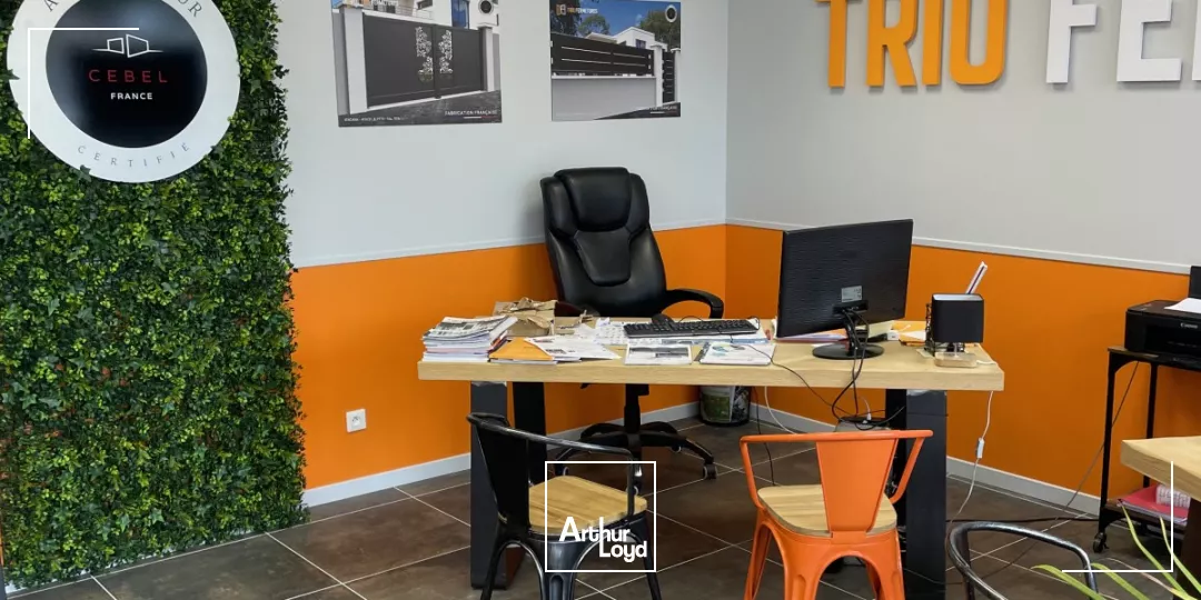 LOCAL COMMERCIAL - À LOUER - 126 M2 - CHANTILLY PROCHE GARE