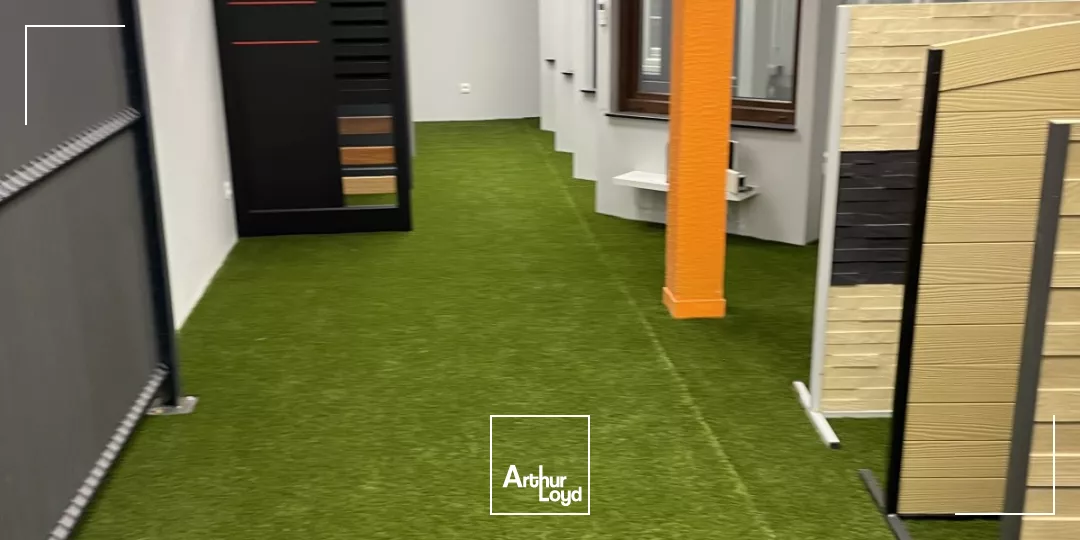 LOCAL COMMERCIAL - À LOUER - 126 M2 - CHANTILLY PROCHE GARE