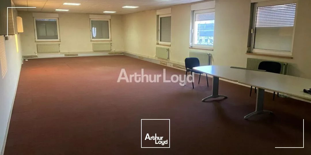 LOCAL D'ACTIVITE - ENTREPOT à LOUER de 2165 m²