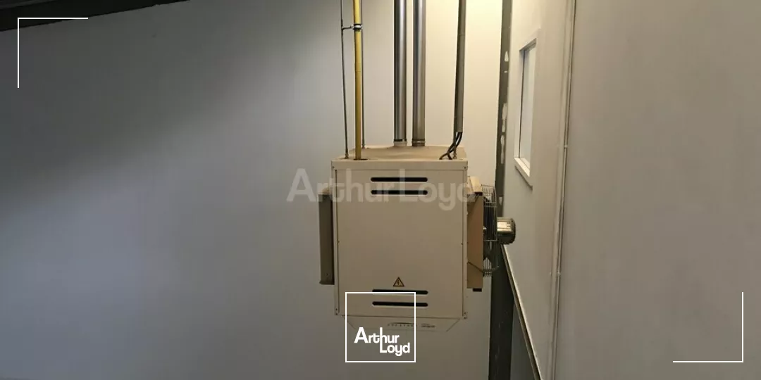 LOCAL D'ACTIVITE - ENTREPOT à LOUER de 727 m²