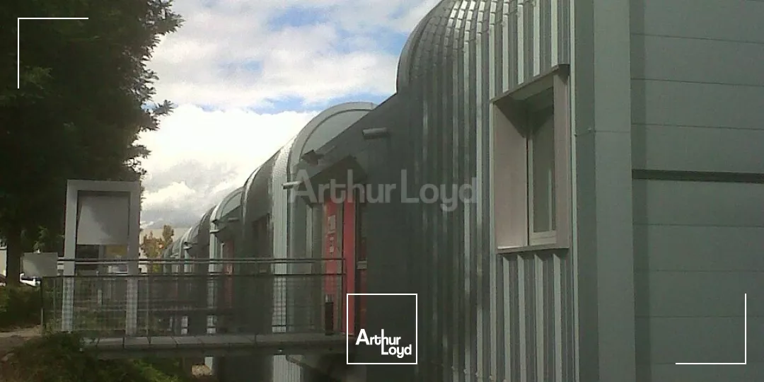 LOCAL D'ACTIVITE - ENTREPOT à LOUER de 727 m²