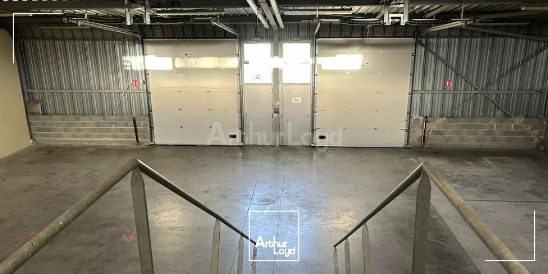 LOCAL D'ACTIVITE - ENTREPOT à LOUER de 727 m²