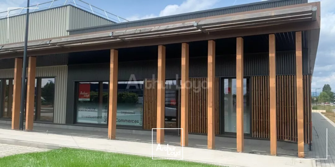 LOCAL D'ACTIVITE - ENTREPOT à VENDRE de 9825 m²