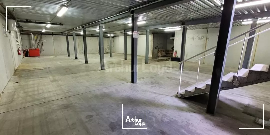 LOCAL D'ACTIVITE - ENTREPOT à LOUER de 430 m²