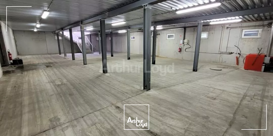 LOCAL D'ACTIVITE - ENTREPOT à LOUER de 430 m²