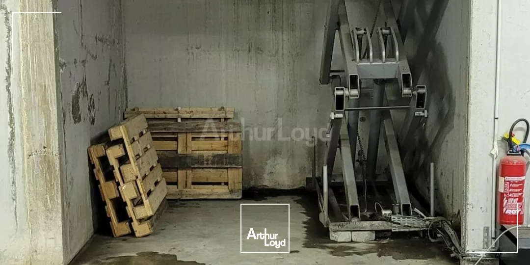 LOCAL D'ACTIVITE - ENTREPOT à LOUER de 430 m²