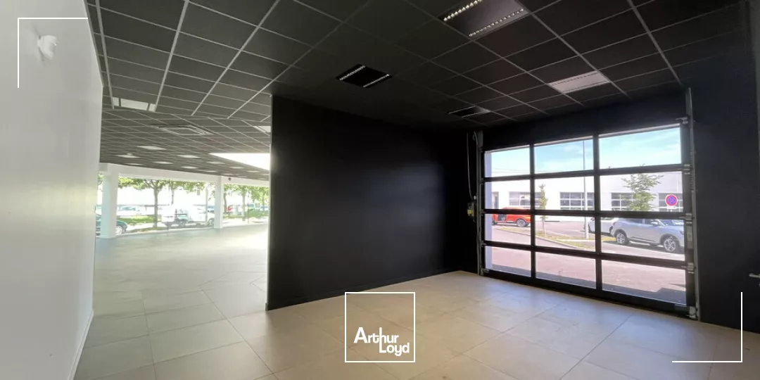 A VENDRE ENTRÉE DE VILLE - SITE EXCEPTIONNEL - LOCAUX COMMERCIAUX ET D'ACTIVITÉ 1 400m2 