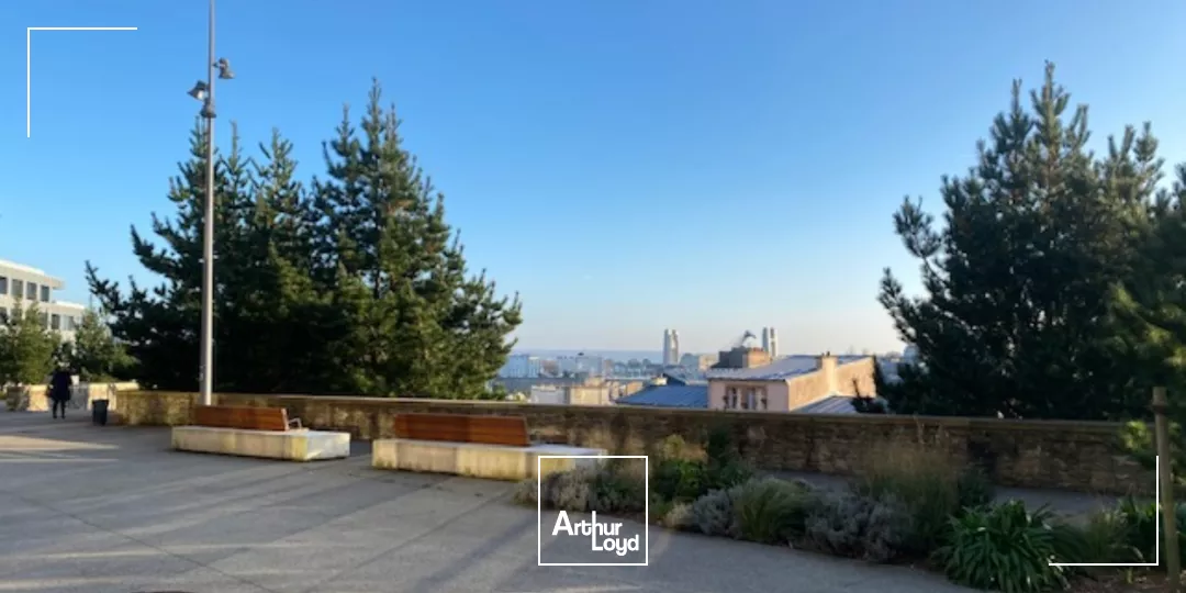 LOCAL COMMERCIAL PLATEAU DES CAPUCINSA BRST RIVE DROITE A VENDRE