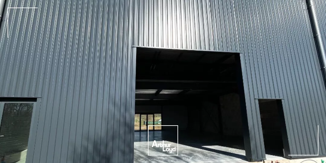 Cellules commerciales 430 m², avec 250 m² de surface de vente + grand parking