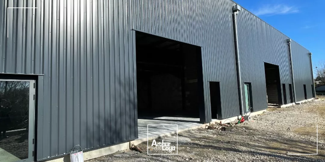 Cellules commerciales 430 m², avec 250 m² de surface de vente + grand parking