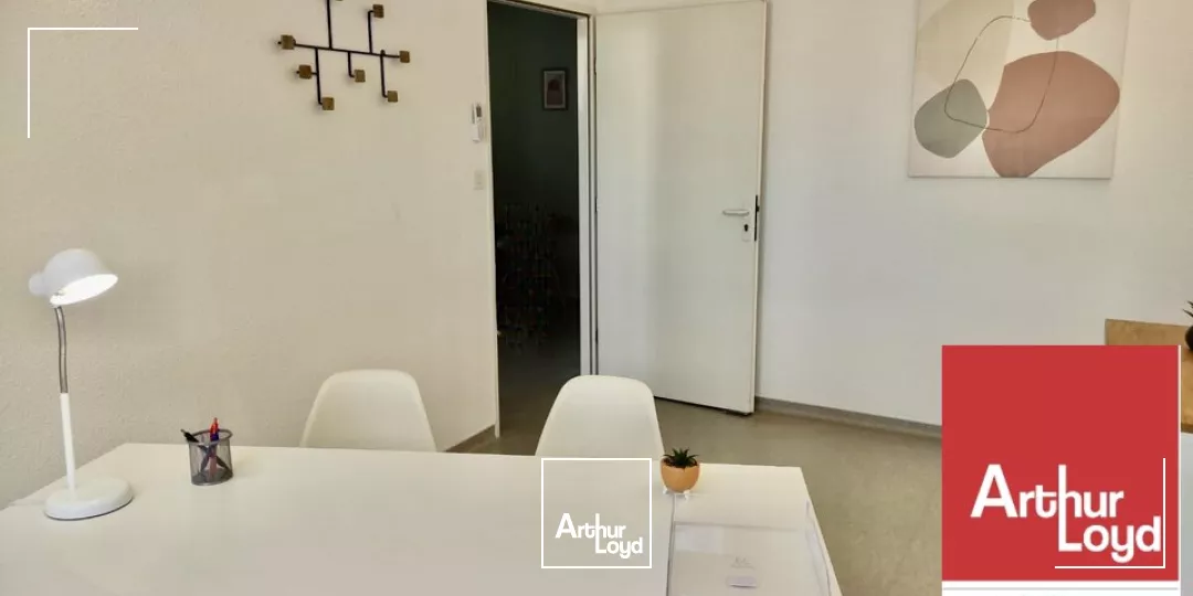 MONTELIMAR A DEUX PAS DU CENTRE-VILLE - A LOUER - BUREAUX EN RDC LUMINEUX AVEC PARKING