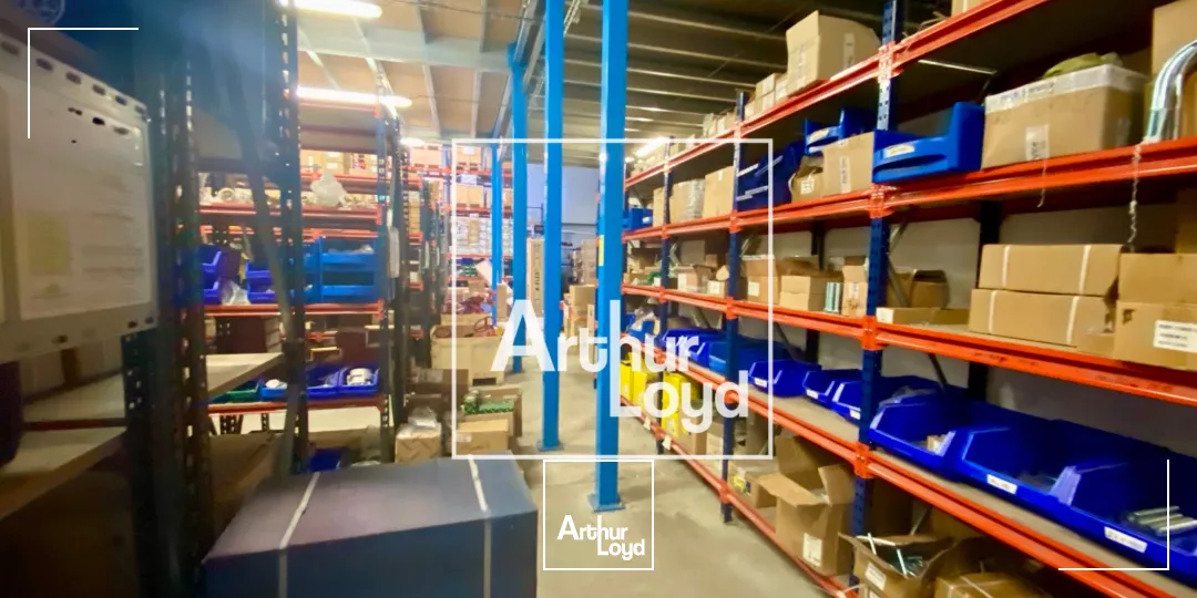 Local d'activité à louer Montpellier - 970 m² avec grande hauteur, bureaux climatisés et accès poids lourds