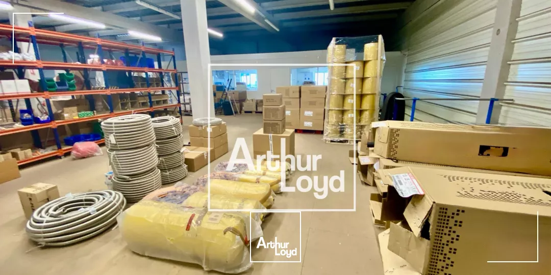 Local d'activité à louer Montpellier - 970 m² avec grande hauteur, bureaux climatisés et accès poids lourds