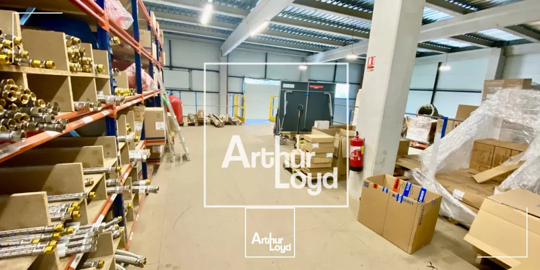 Local d'activité à louer Montpellier - 970 m² avec grande hauteur, bureaux climatisés et accès poids lourds