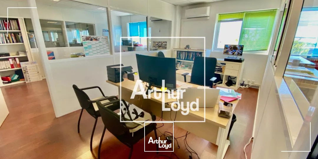 Local d'activité à louer Montpellier - 970 m² avec grande hauteur, bureaux climatisés et accès poids lourds