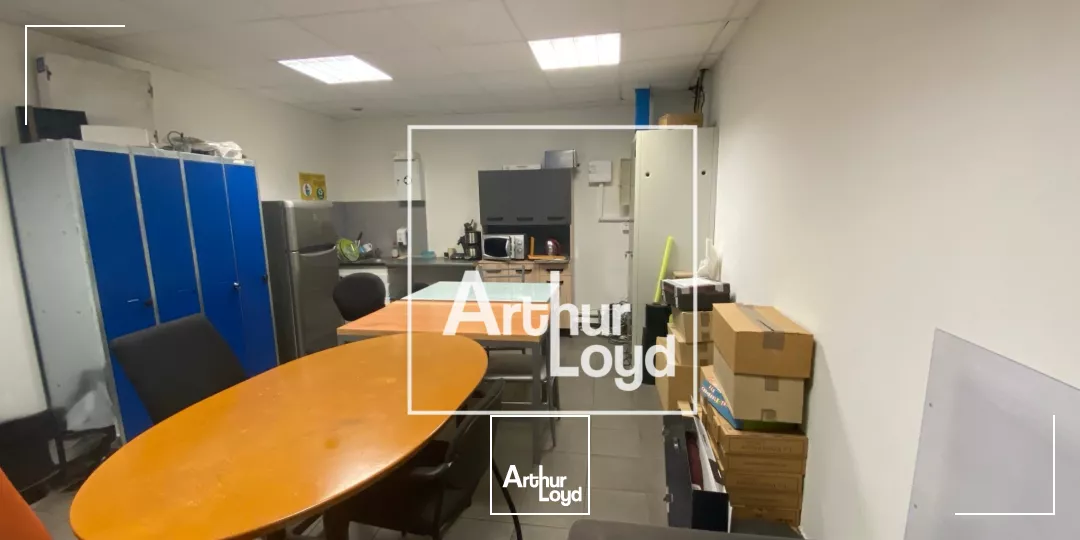 Local d'activité à louer Montpellier - 970 m² avec grande hauteur, bureaux climatisés et accès poids lourds
