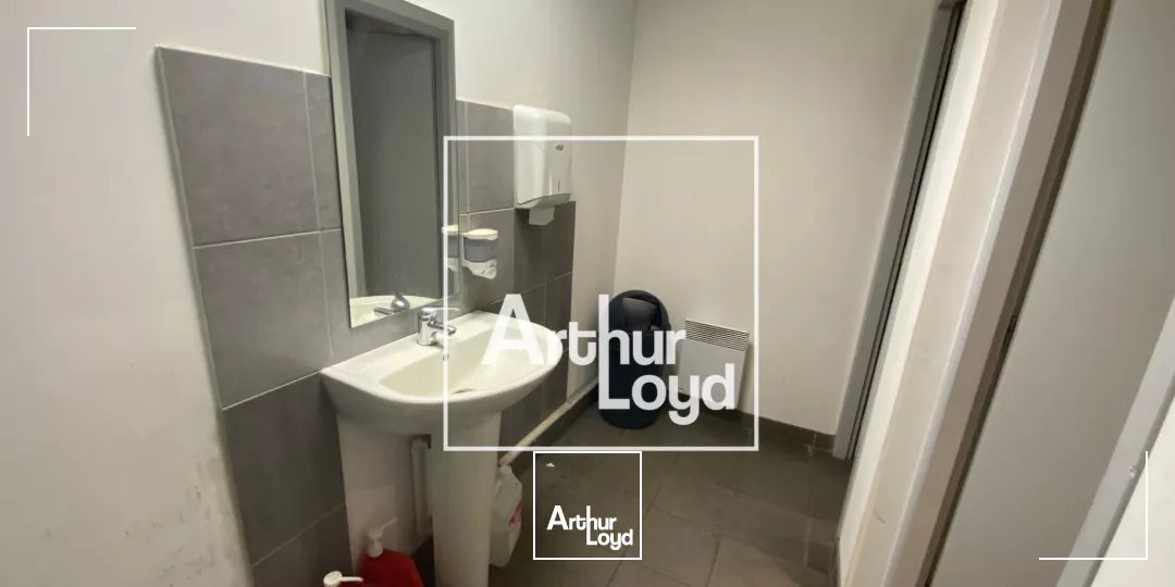 Local d'activité à louer Montpellier - 970 m² avec grande hauteur, bureaux climatisés et accès poids lourds