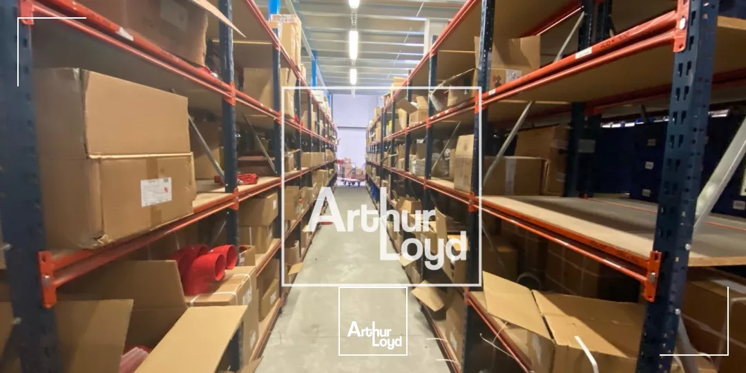Local d'activité à louer Montpellier - 970 m² avec grande hauteur, bureaux climatisés et accès poids lourds