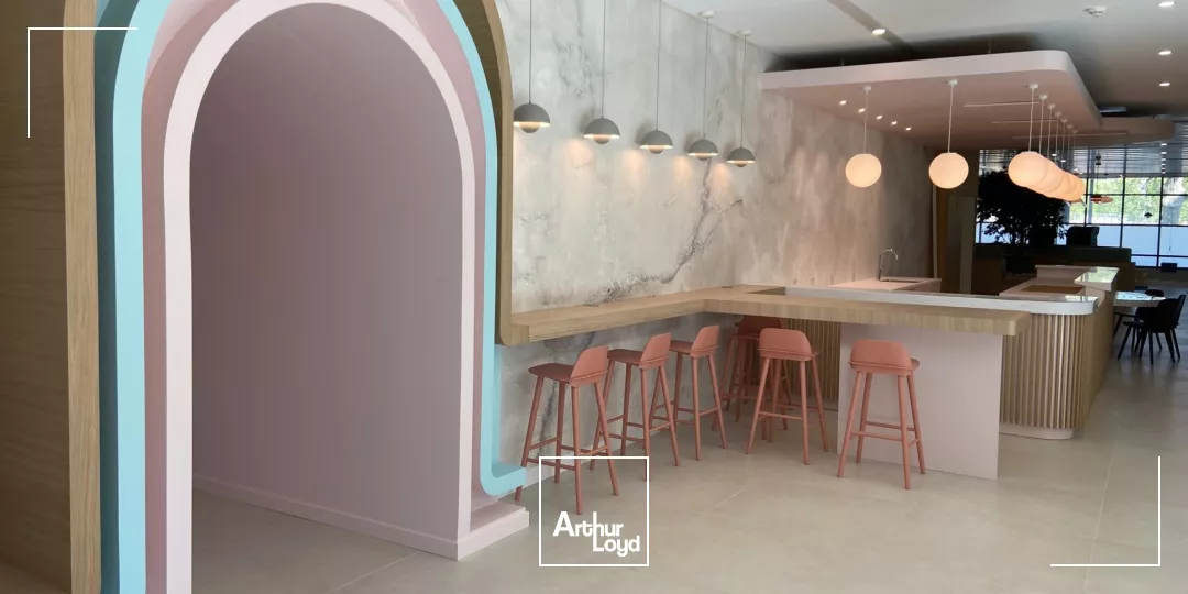 Clichy, bureaux rénovés avec vue sur la Seine et nombreux services dans un immeuble de standing