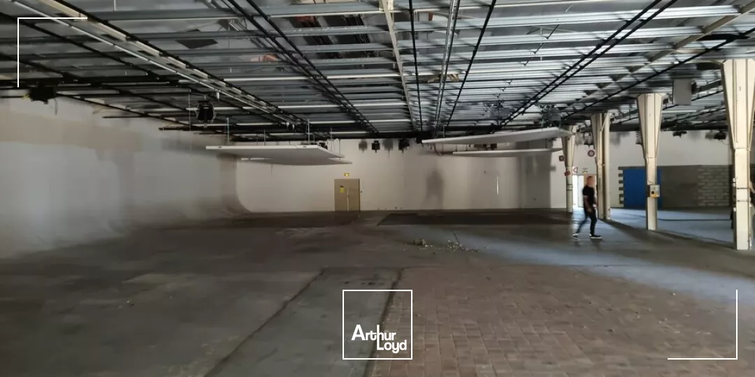 À LOUER  LOCAL D'ACTIVITÉ / ENTREPÔT  CHOIX STRATÉGIQUE À CHAURAY (ZONE MENDÈS FRANCE)