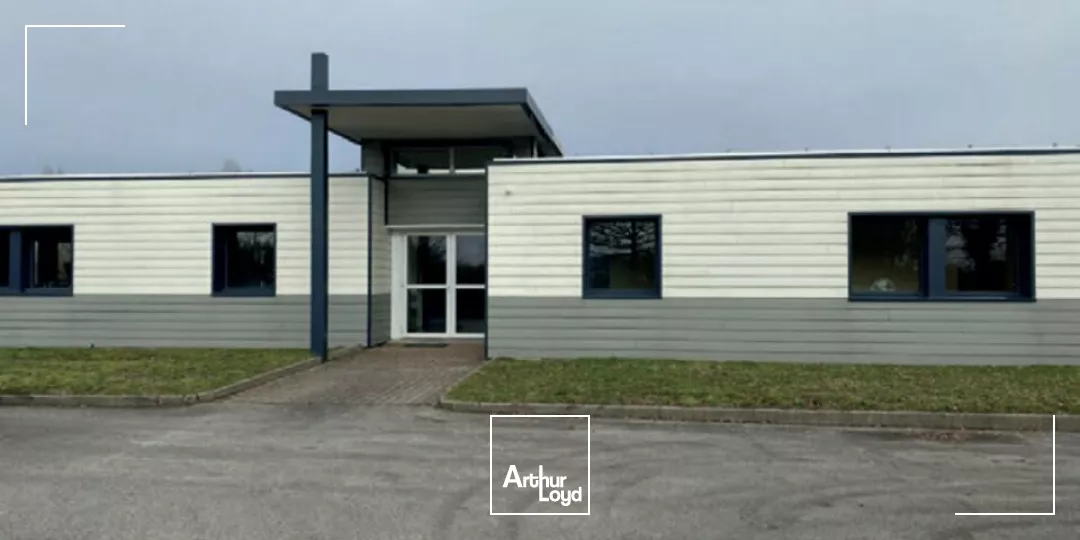 VENDRENNE  ENSEMBLE DE BUREAUX AVEC TERRAIN CONSTRUCTIBLE À LA VENTE