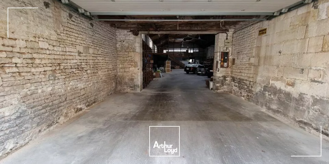 ENTREPOT DE 507 M2 - CENTRE VILLE DE NIORT