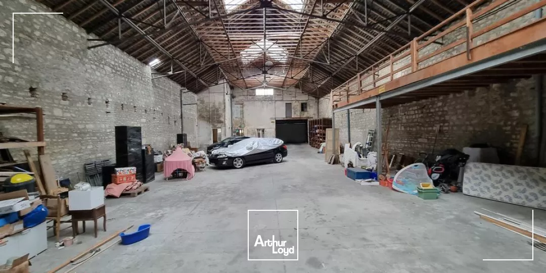 LOCAL D'ACTIVITE DE 507 M2 - CENTRE VILLE DE NIORT