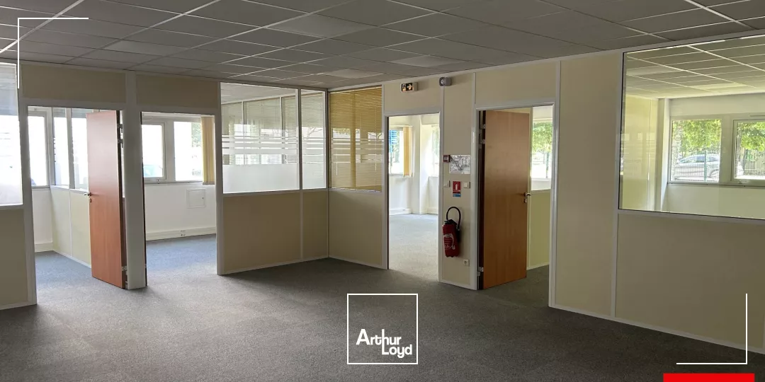 BUREAUX À LOUER À PARTIR DE 18 m² - CASTELNAU D'ESTRÈTEFONDS