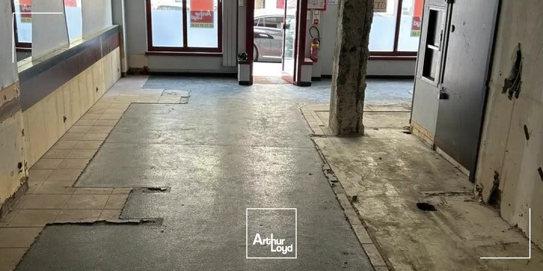 LOCAL COMMERCIAL à LOUER de 155 m²