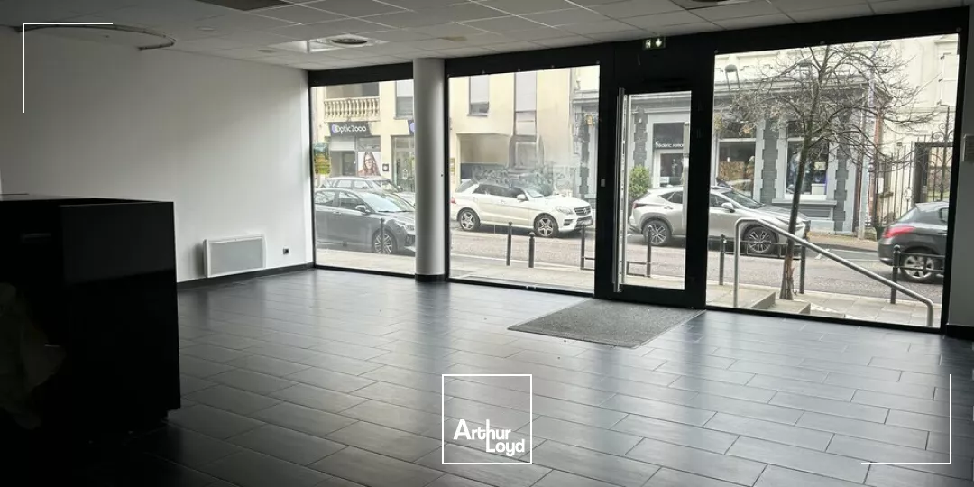 LOCAL COMMERCIAL à VENDRE de 120.1 m²