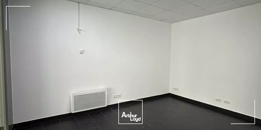 LOCAL COMMERCIAL à VENDRE de 120.1 m²