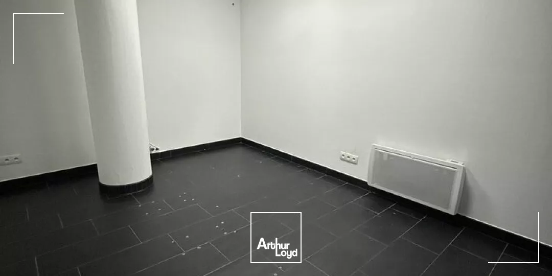 LOCAL COMMERCIAL à VENDRE de 120.1 m²