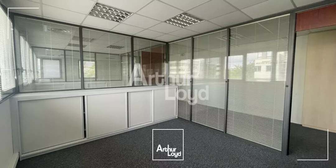 SAINT GREGOIRE - BUREAUX A LOUER - 103 M²