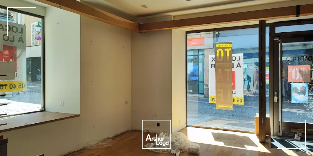 Local commercial hyper centre-ville Limoges - Angle de rue