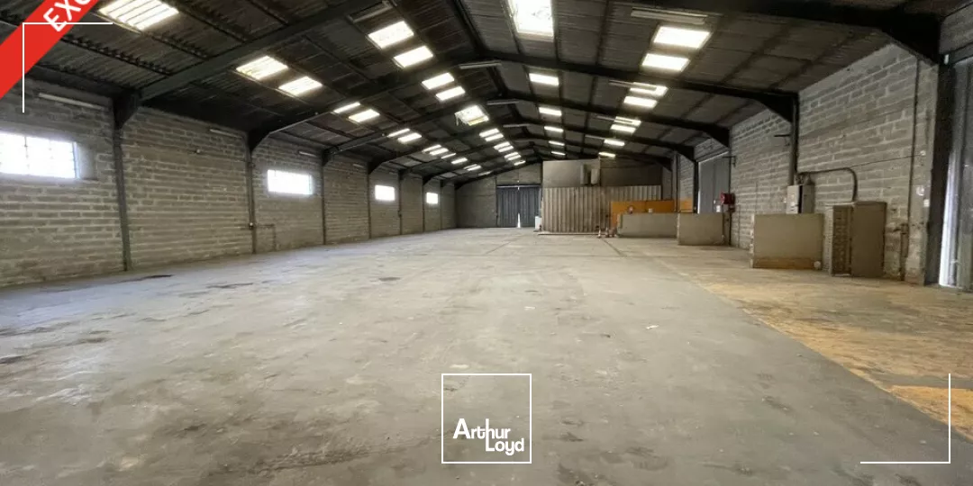 À louer - Local d'activité de 990 m² avec bureaux à Avignon La Courtine - Accès rapide gare TGV