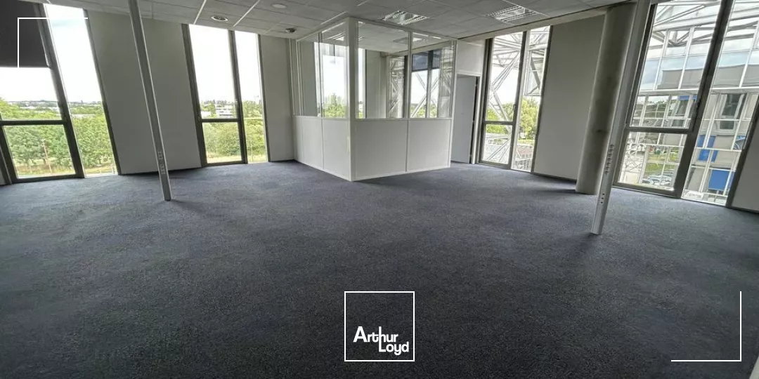 BUREAUX à LOUER de 371.5 m²
