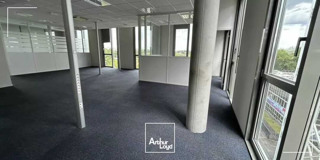 BUREAUX à LOUER de 371.5 m²