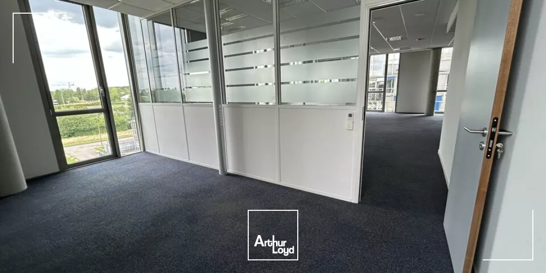 BUREAUX à LOUER de 371.5 m²