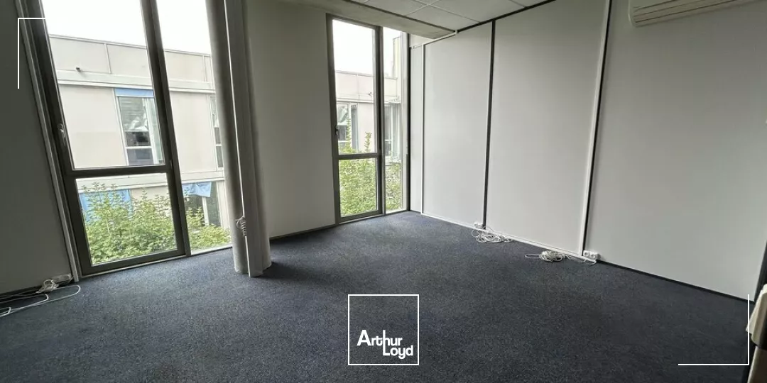 BUREAUX à LOUER de 371.5 m²