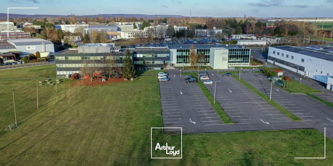 A LOUER SURFACE DE BUREAUX - Z.A. DE SENLIS