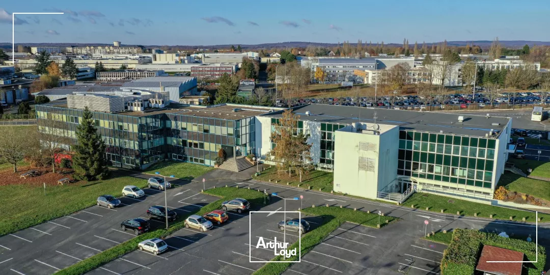 A LOUER SURFACE DE BUREAUX - Z.A. DE SENLIS