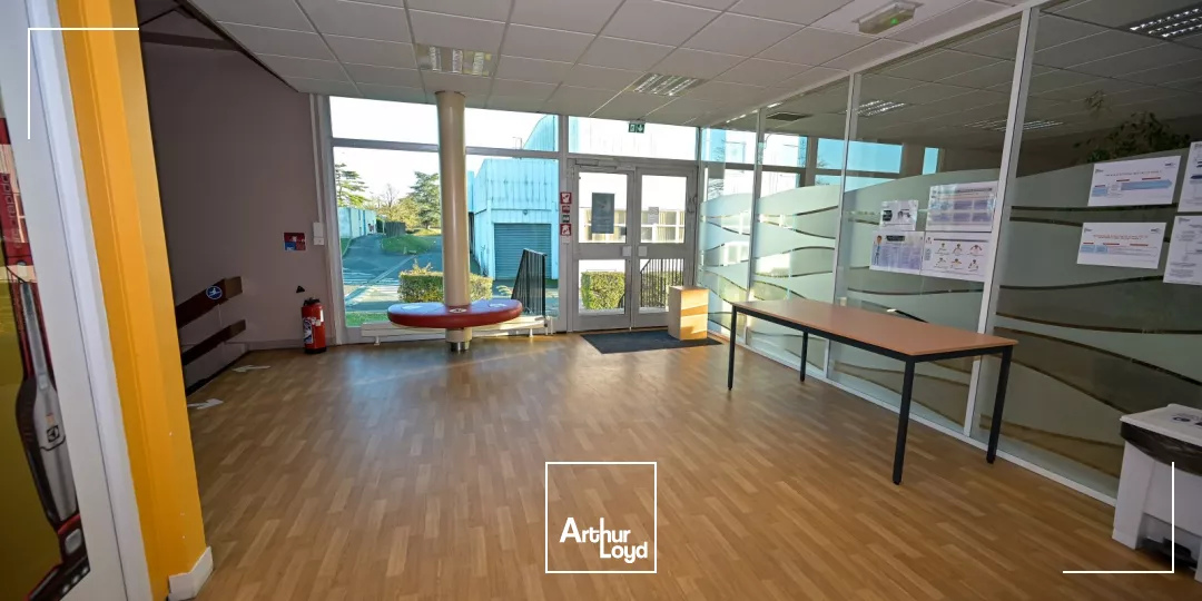 A LOUER SURFACE DE BUREAUX - Z.A. DE SENLIS