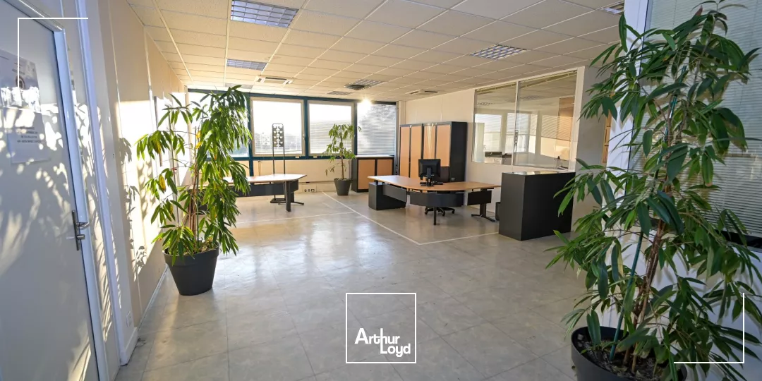 A LOUER SURFACE DE BUREAUX - Z.A. DE SENLIS